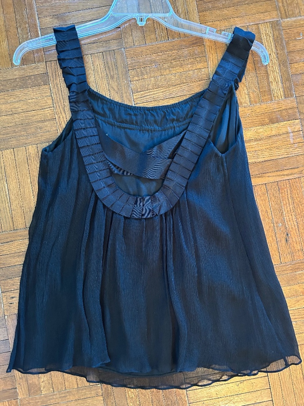 Diane Von Furstenberg DVF Elegant Black Silk Top Cross Back Size 6